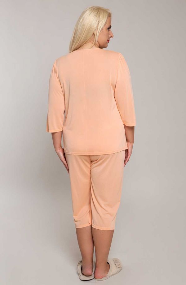Aprikosenfarbener Pyjama mit Spitzenbesatz Mewa