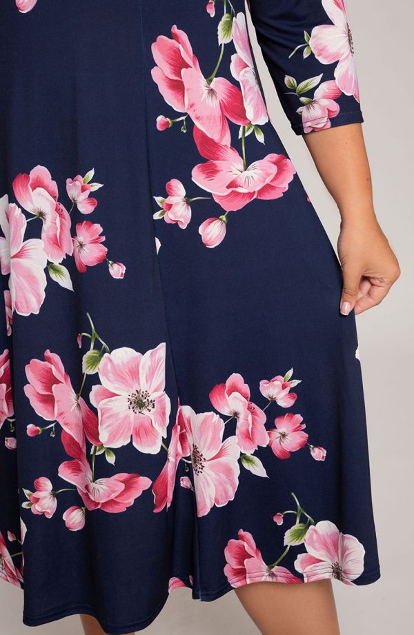 Kleid mit 3/4 Ärmeln Magnolienblüte