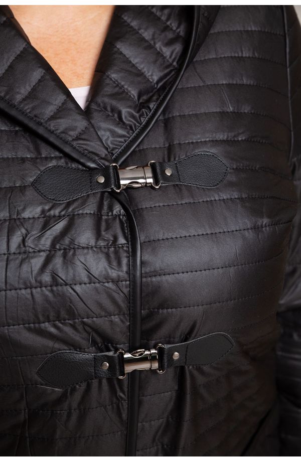 Dünne schwarze Jacke mit Taschen