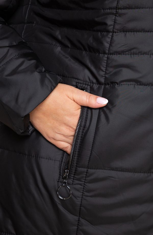Schwarze Jacke mit dekorativer Kapuze
