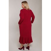 Warmes burgunderfarbenes Kleid mit Brosche