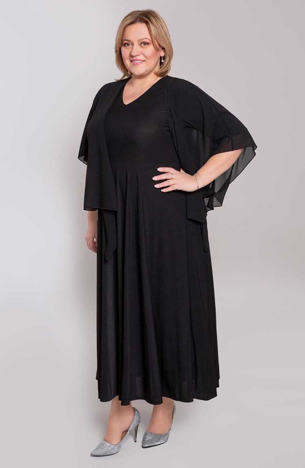Langes schwarzes Kleid mit Mantille