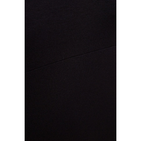 Schwarzes Kleid mit abgeschnittenem Unterteil