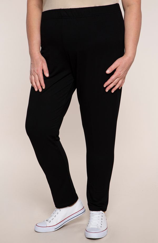 Czarne spodnie dresowe plus size dla puszystych z wiskozy
