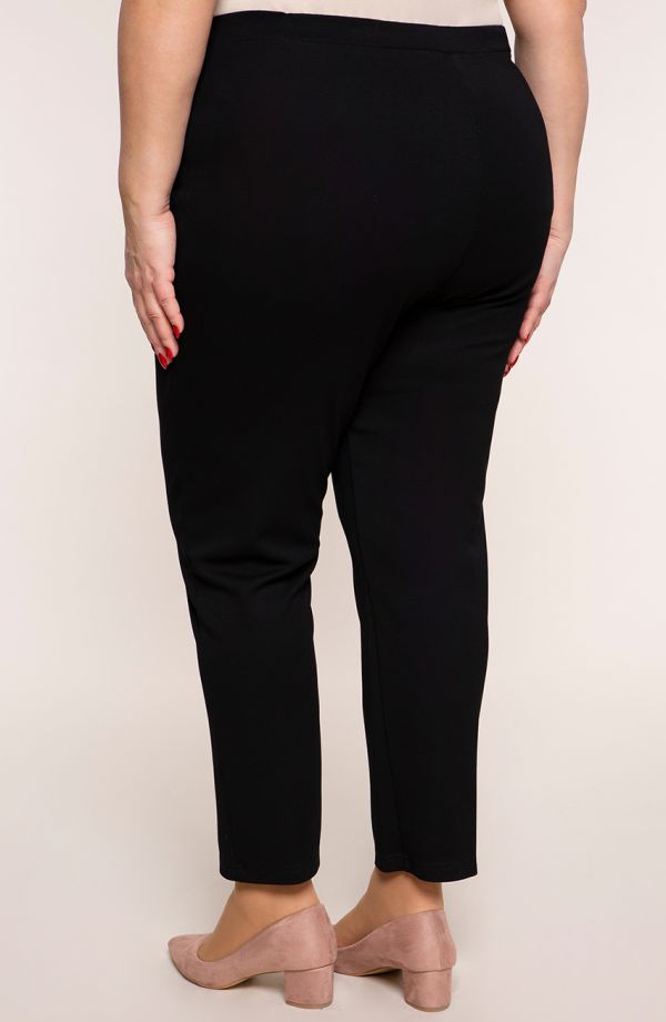 Klasyczne spodnie plus size dla puszystych w kolorze czerni