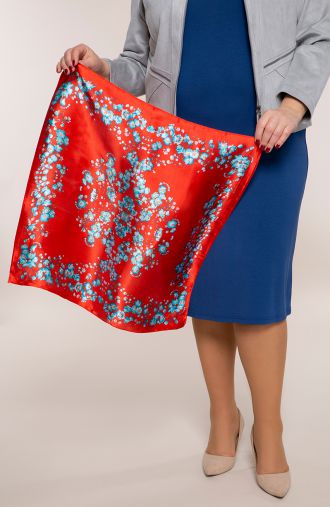 Rotes Halstuch mit blauen Blumen