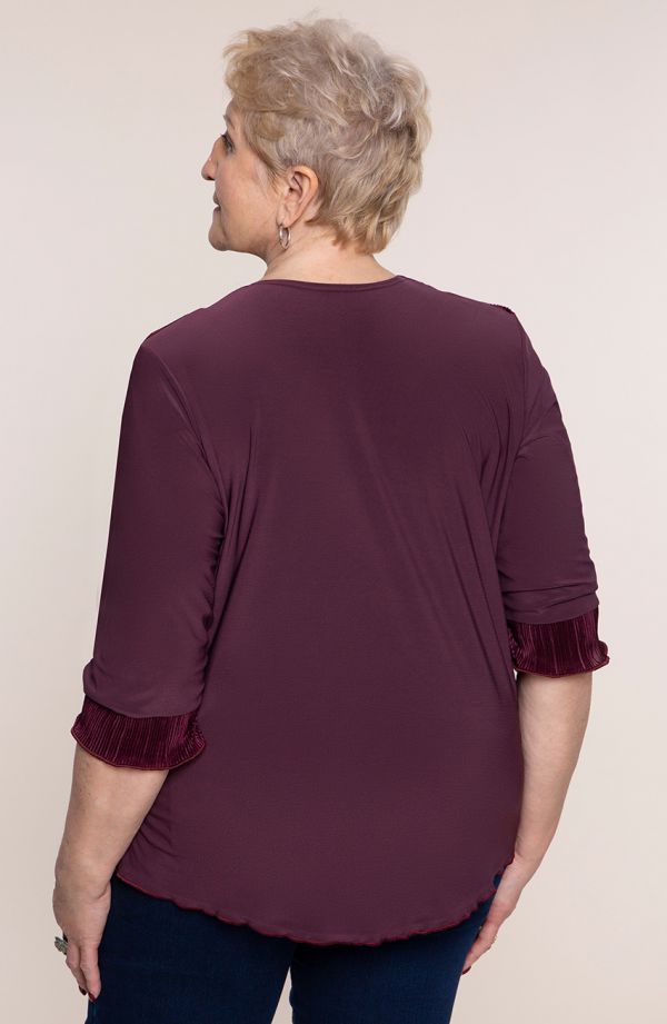 Śliwkowa wizytowa bluzka z plisowaniem - odzież plus size