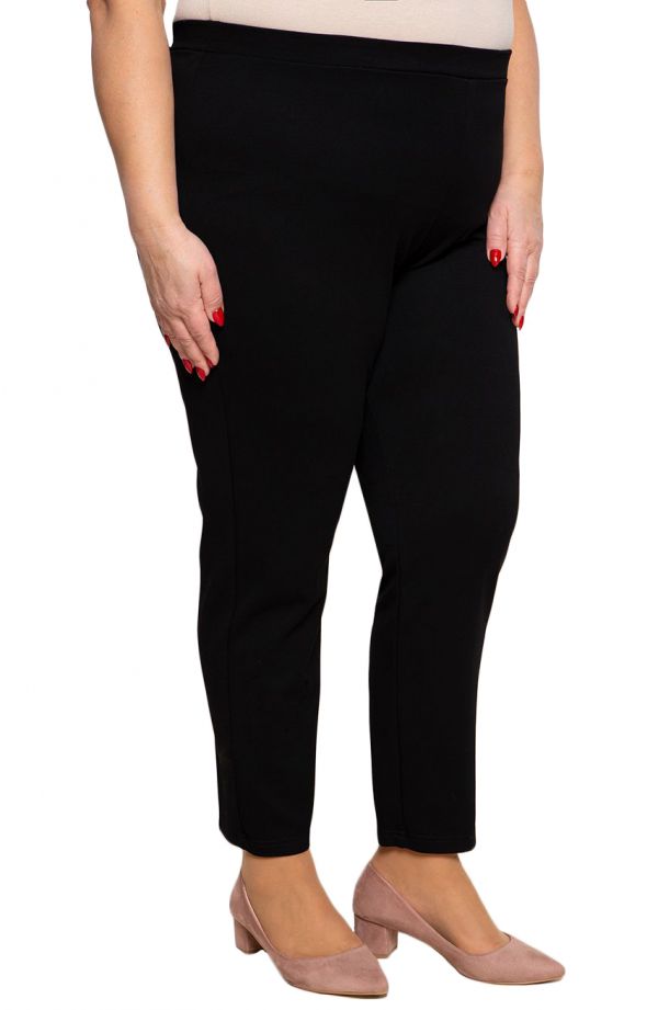Klasyczne spodnie plus size dla puszystych w kolorze czerni